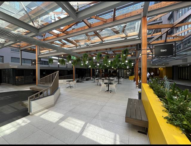 496M² BUSINESS TO LET IN WOODSTOCK